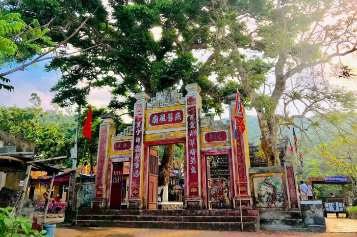 Miếu tổ nghề Yến